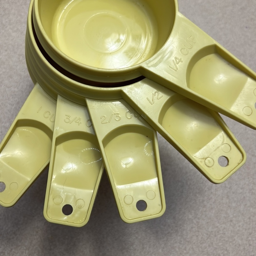 Tupperware Vintage Measuring Cups Nesting Set of 5 Golden - Picture 3 of 6